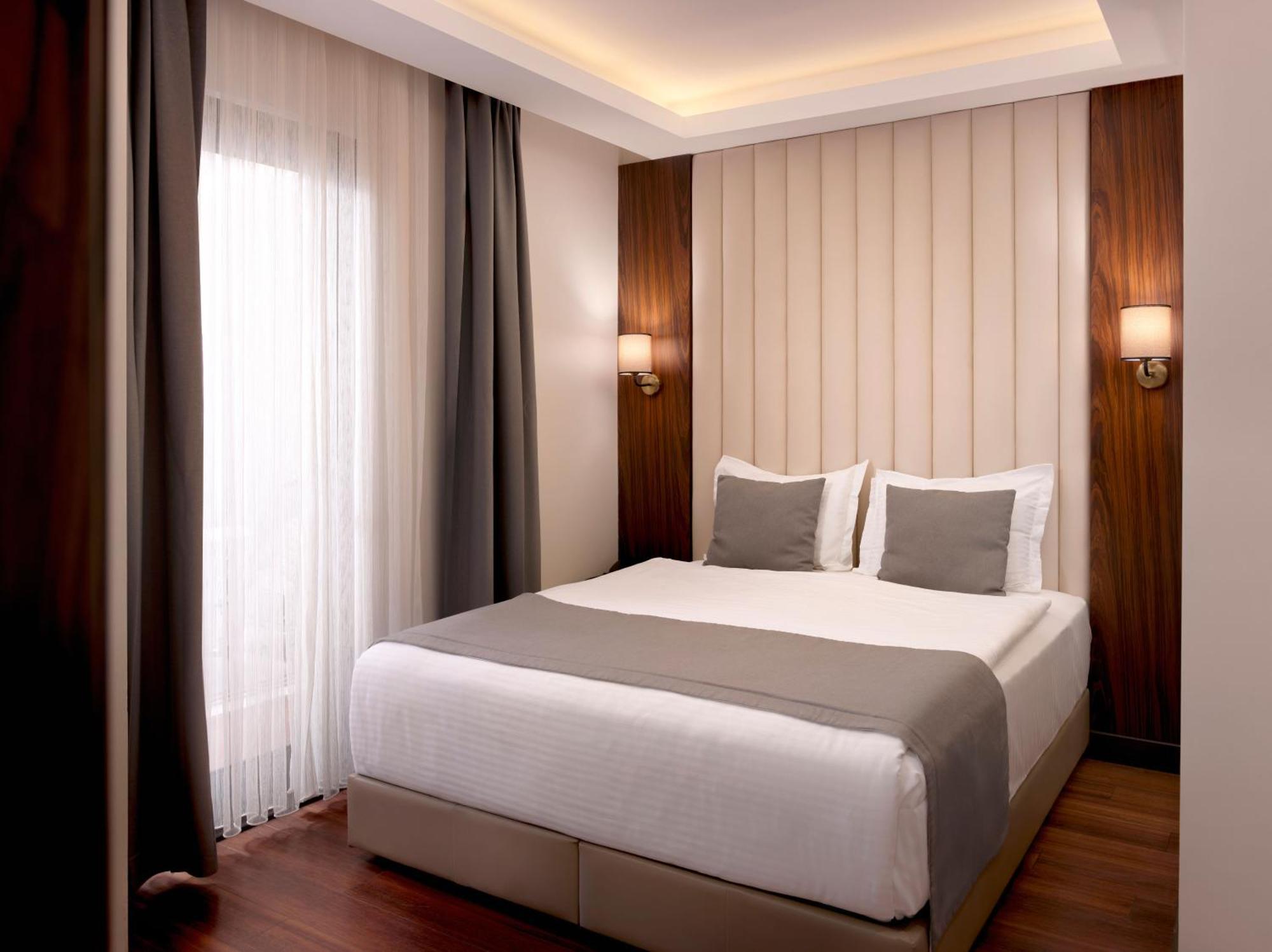 Shining Star Hotel *