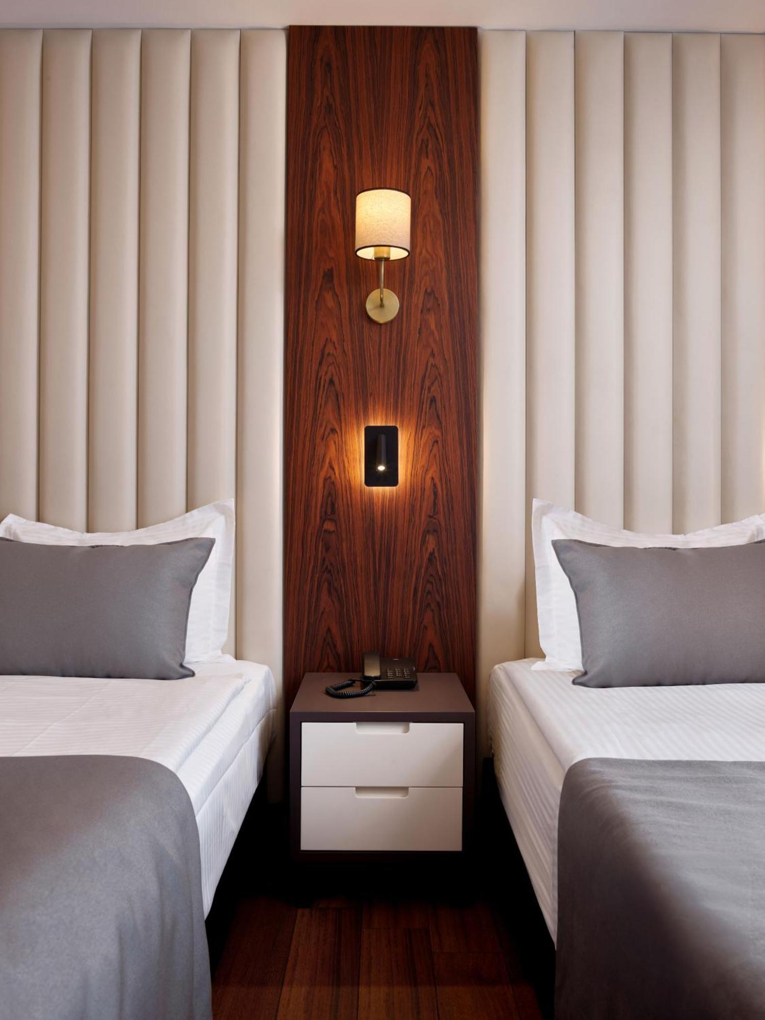 Otel Shining Star